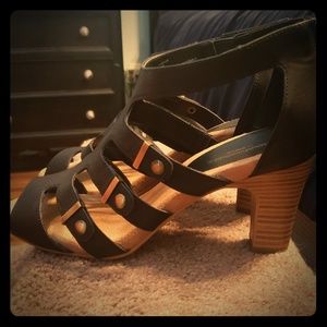 Nwot cagey black heels